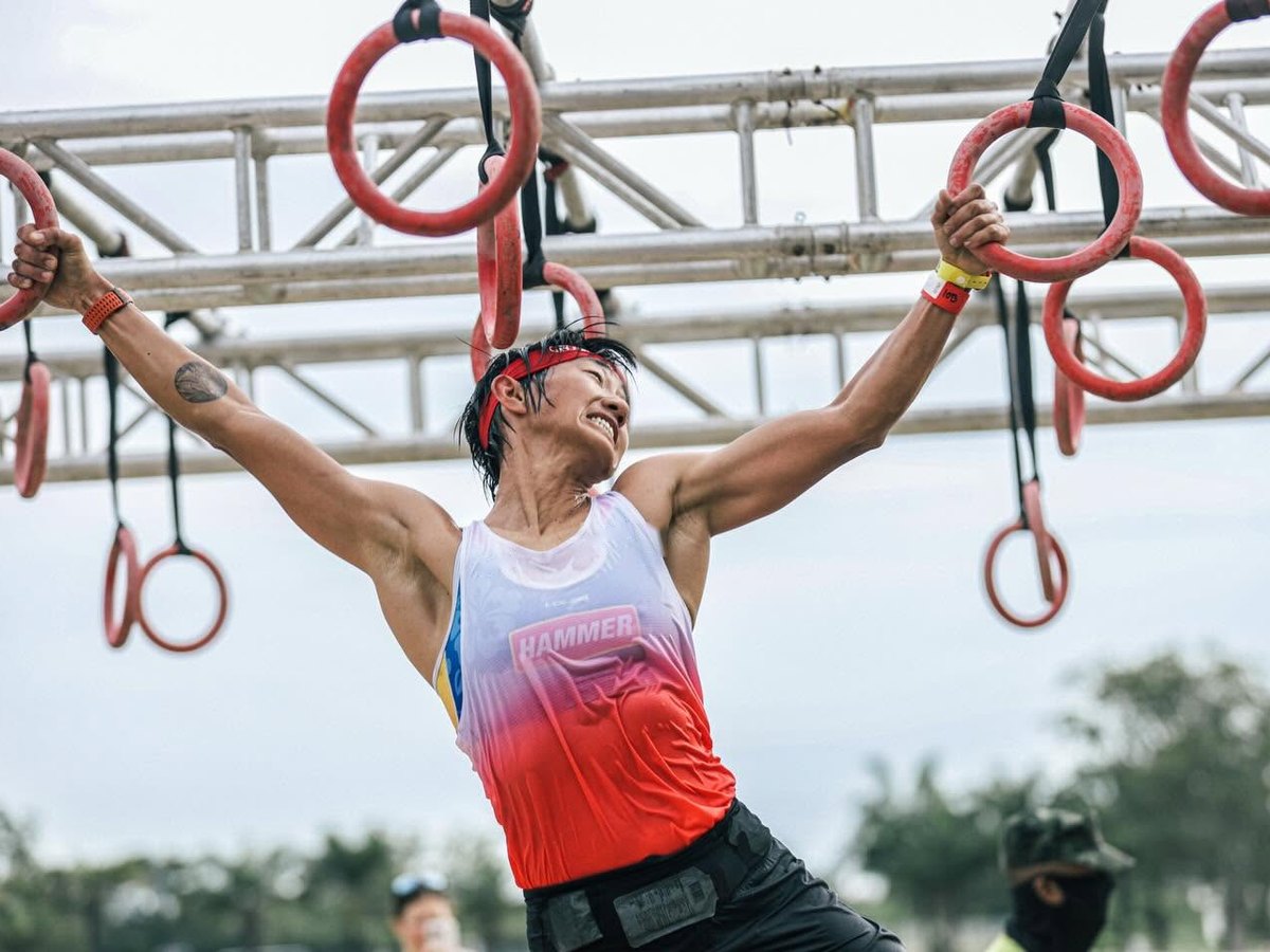 Sandi Menchi Abahan on the rings obstacle in Hammer Nutrition kit